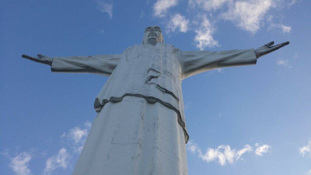 Cristo Rey Cali with blue sky background