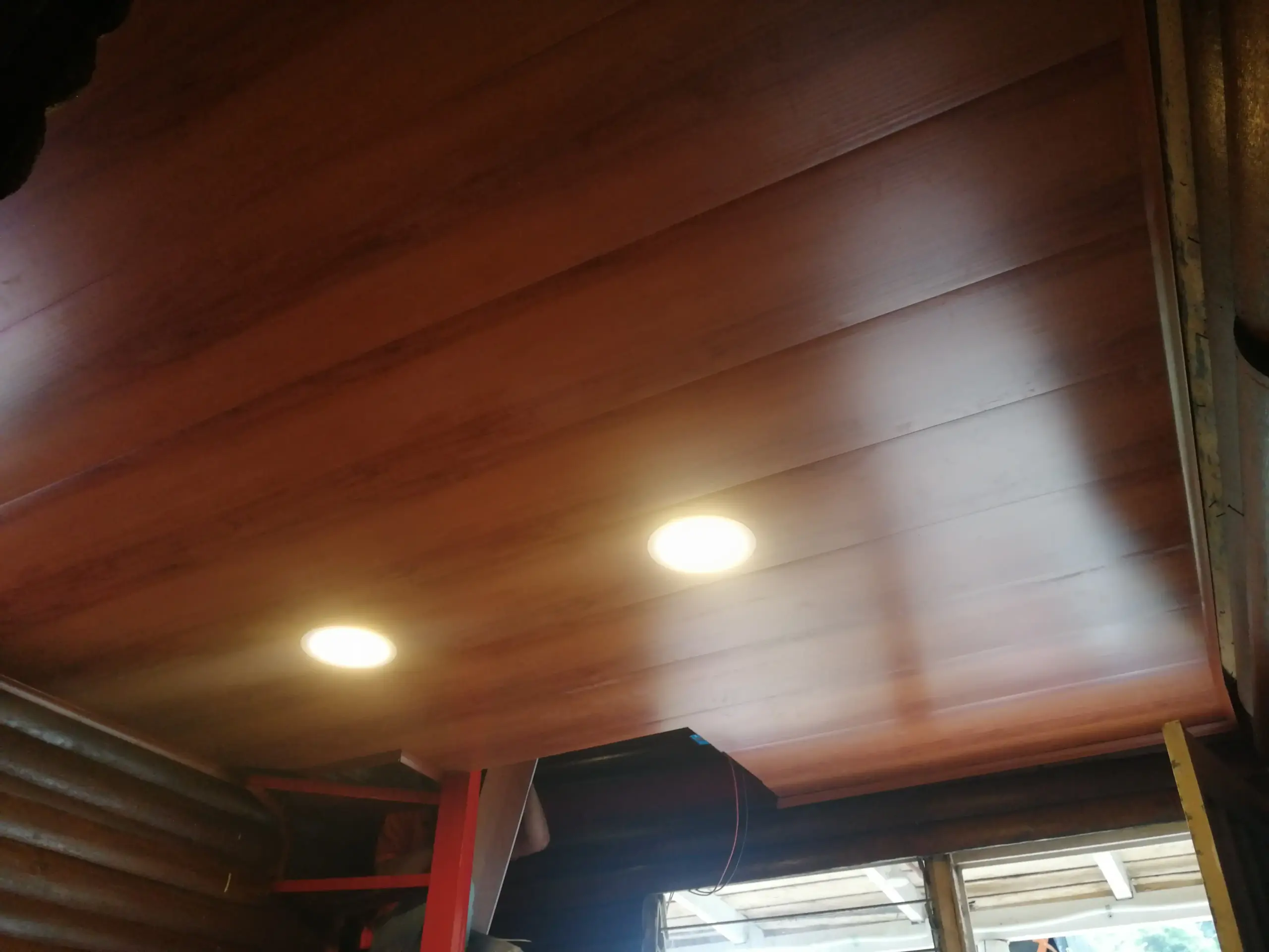 Sala de estar madera El Chalet -- finca en venta Villacarmelo Cali