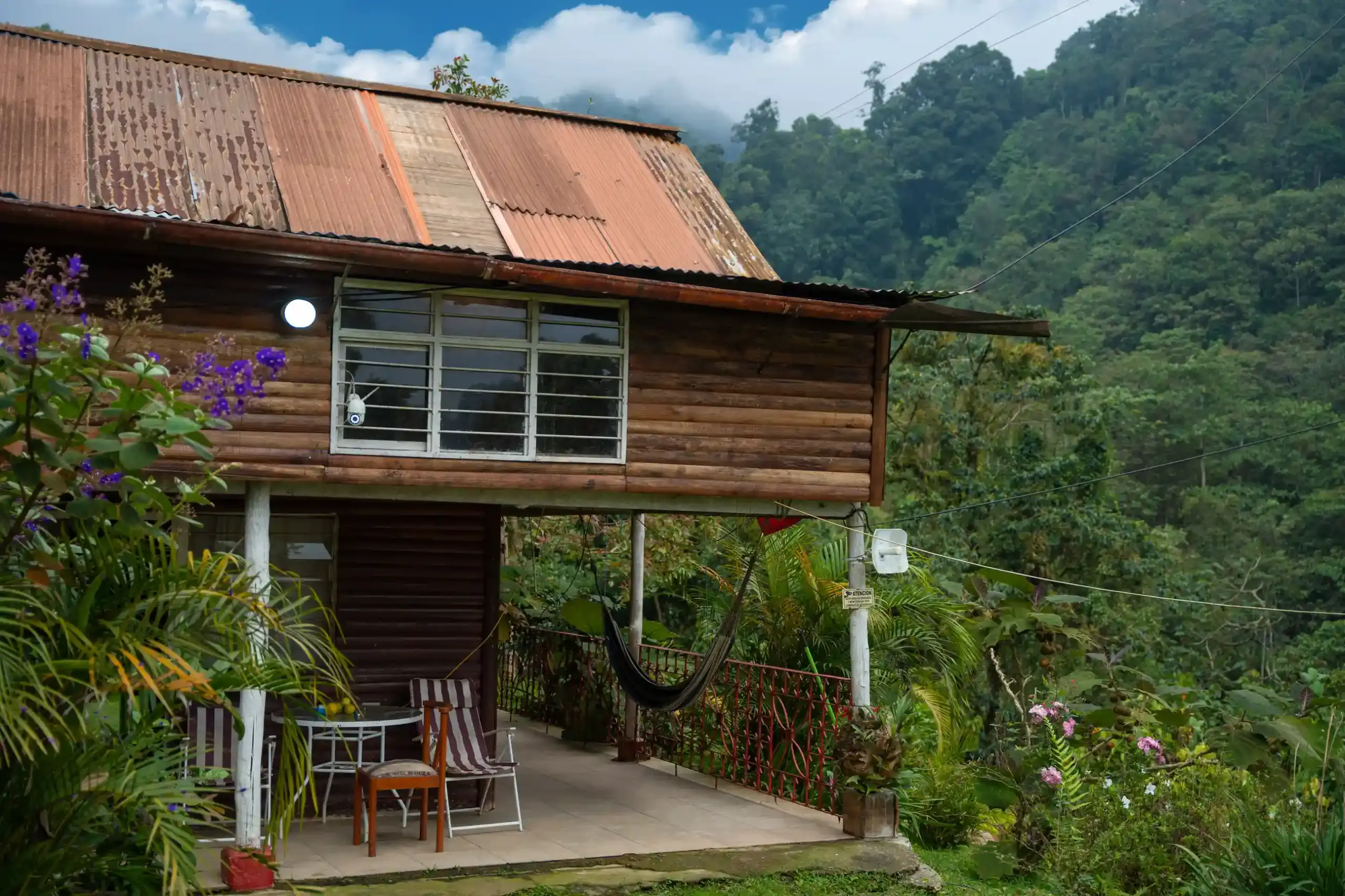 Veranda con hamacas -- finca en venta Villacarmelo Cali