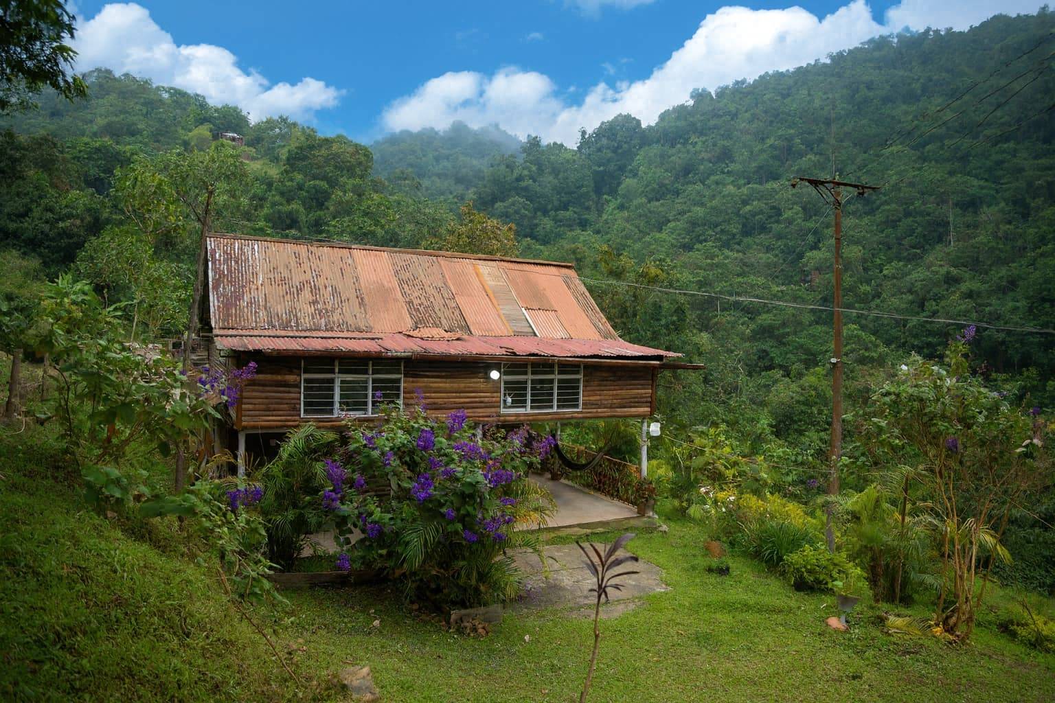 Casa de madera Finca DosQuebradas -- finca en venta Villacarmelo Cali